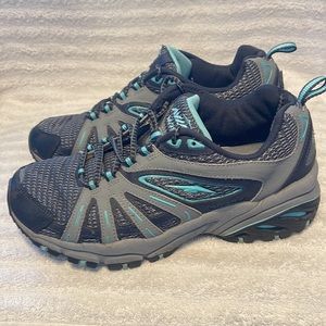 Womens Avia Athletic shoe size 9